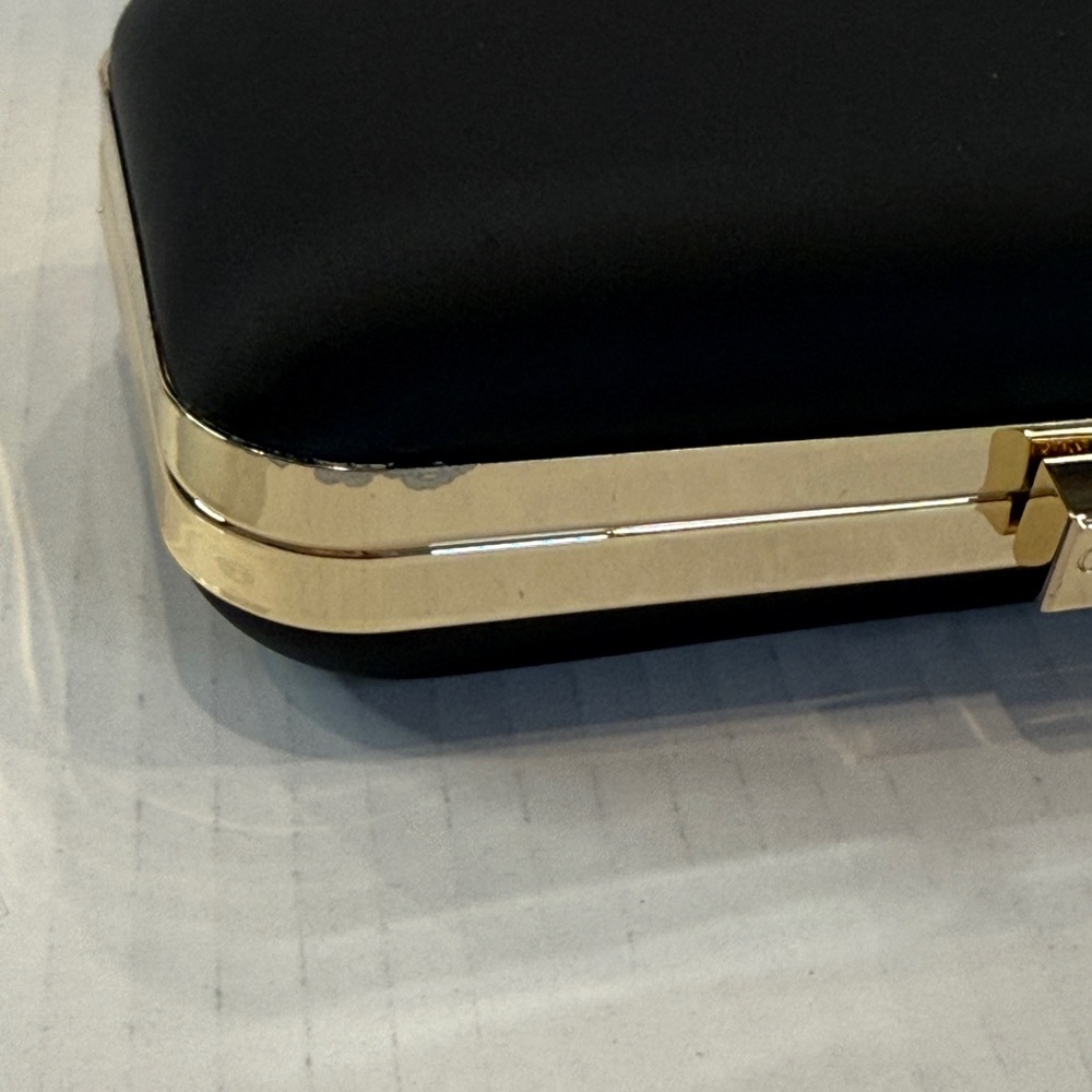 🆕 Giorgio Armani Parfums Black & Gold Clutch Case – Elegant Display Piece 🆕 - Picture 16 of 16
